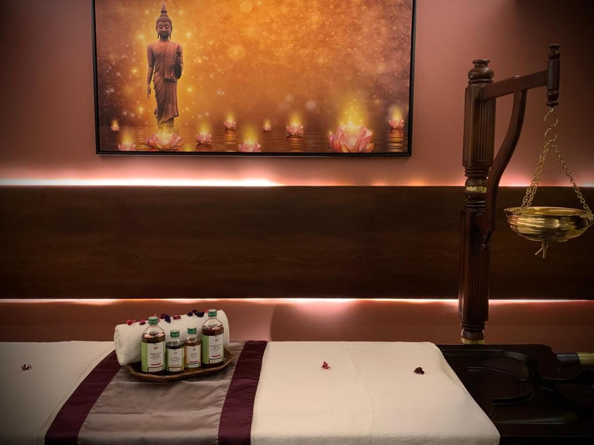 Retrieve Health & Wellness Hotel Kochi Екстериор снимка